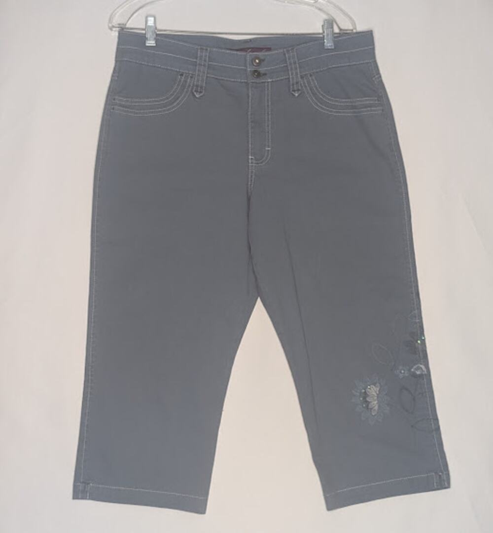 GLORIA VANDERBILT womens capri Size 14 smoky blue embroidered casual vacation